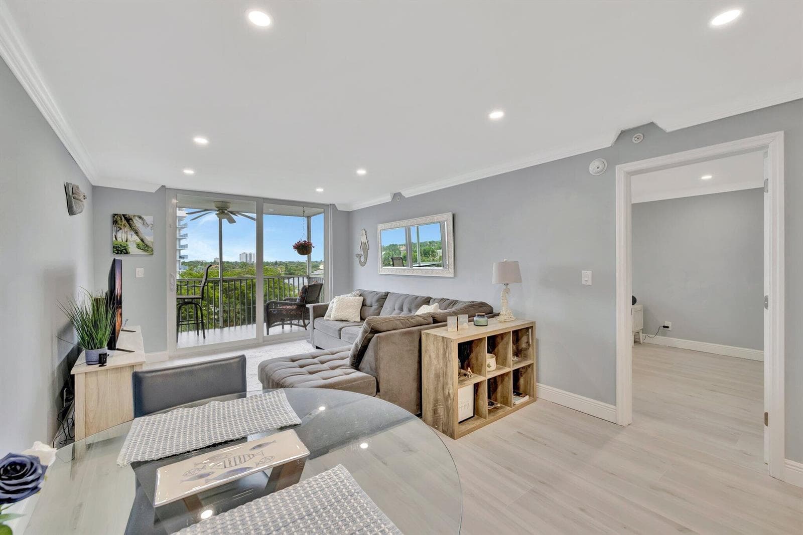 1505 N Riverside Drive 507 photo 16