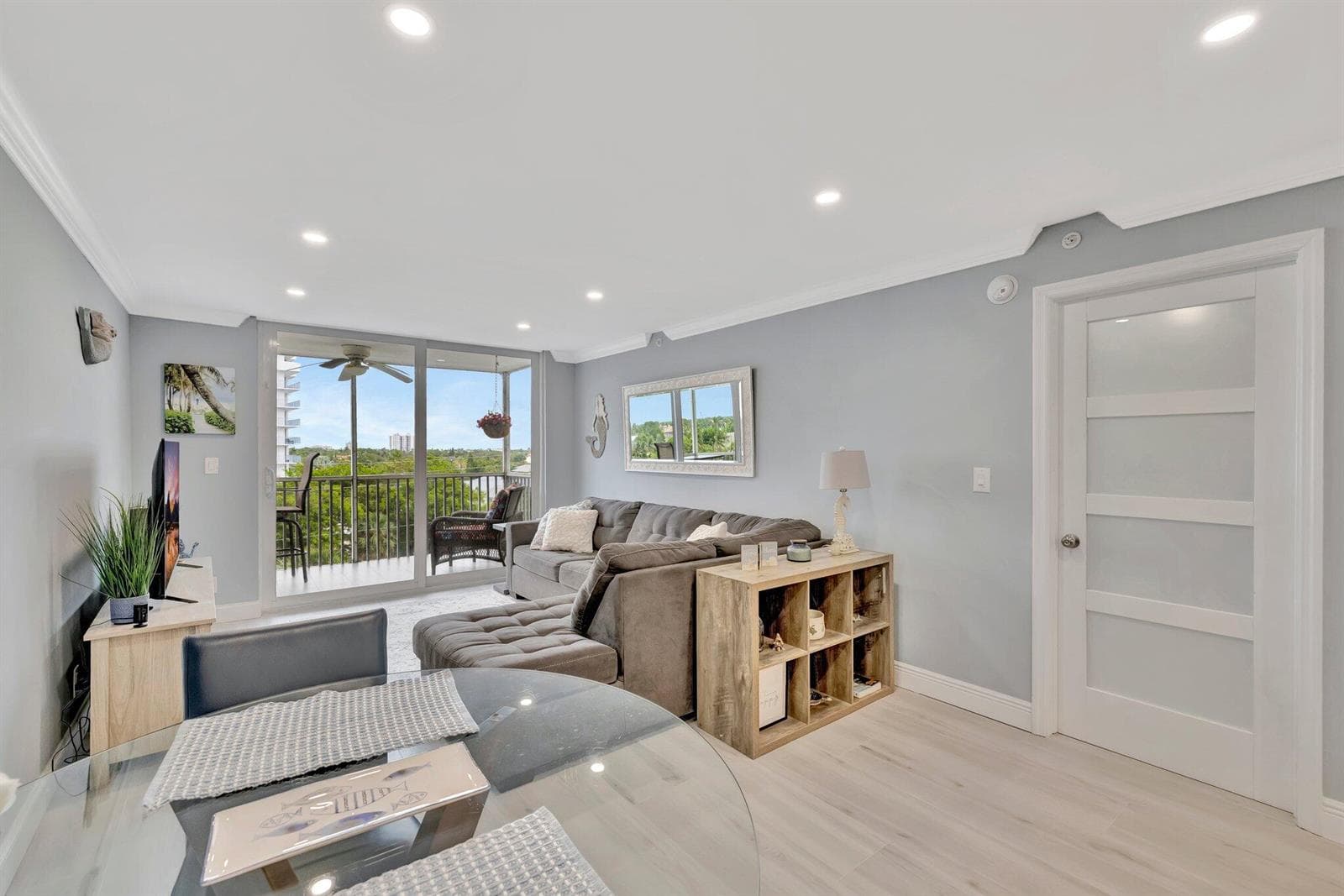 1505 N Riverside Drive 507 photo 10