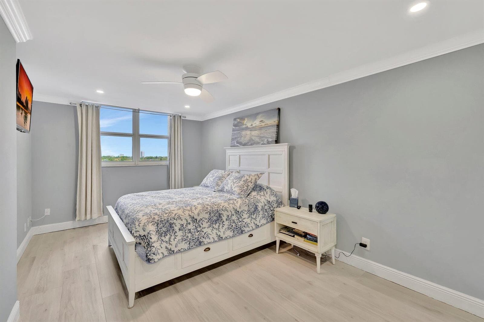 1505 N Riverside Drive 507 photo 15