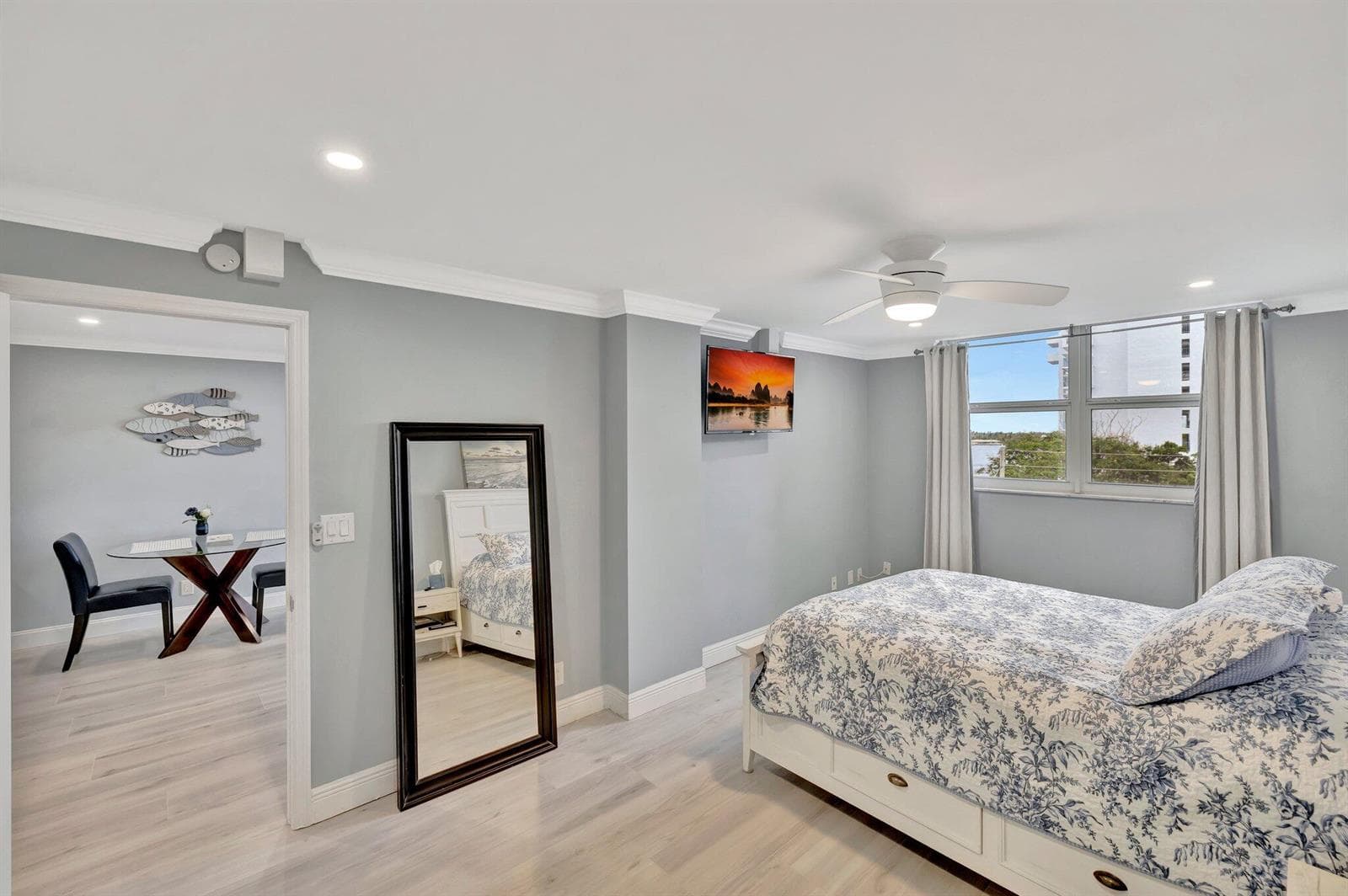 1505 N Riverside Drive 507 photo 21