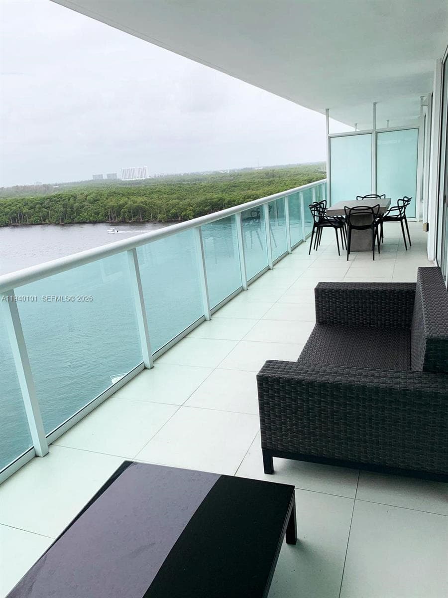 400 Sunny Isles Blvd 1120 photo 2