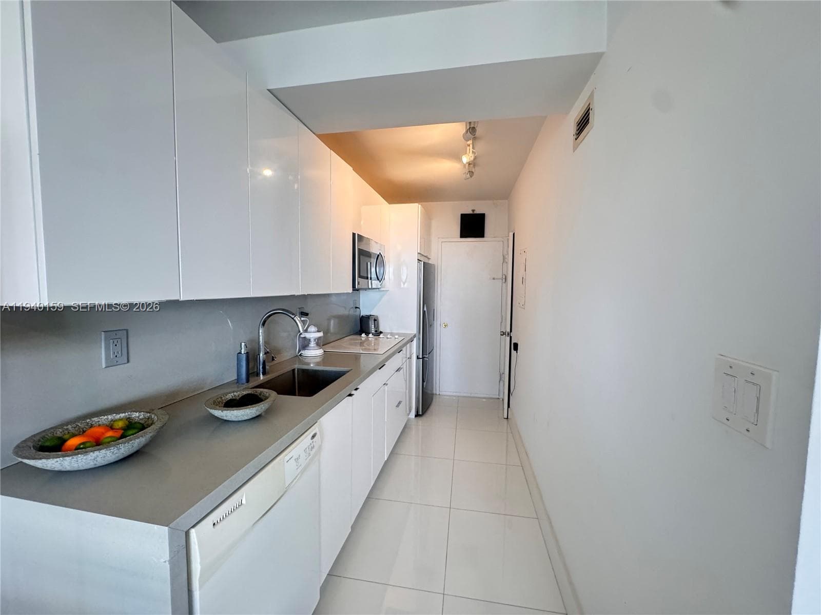 100 Lincoln Rd 1230 photo 5