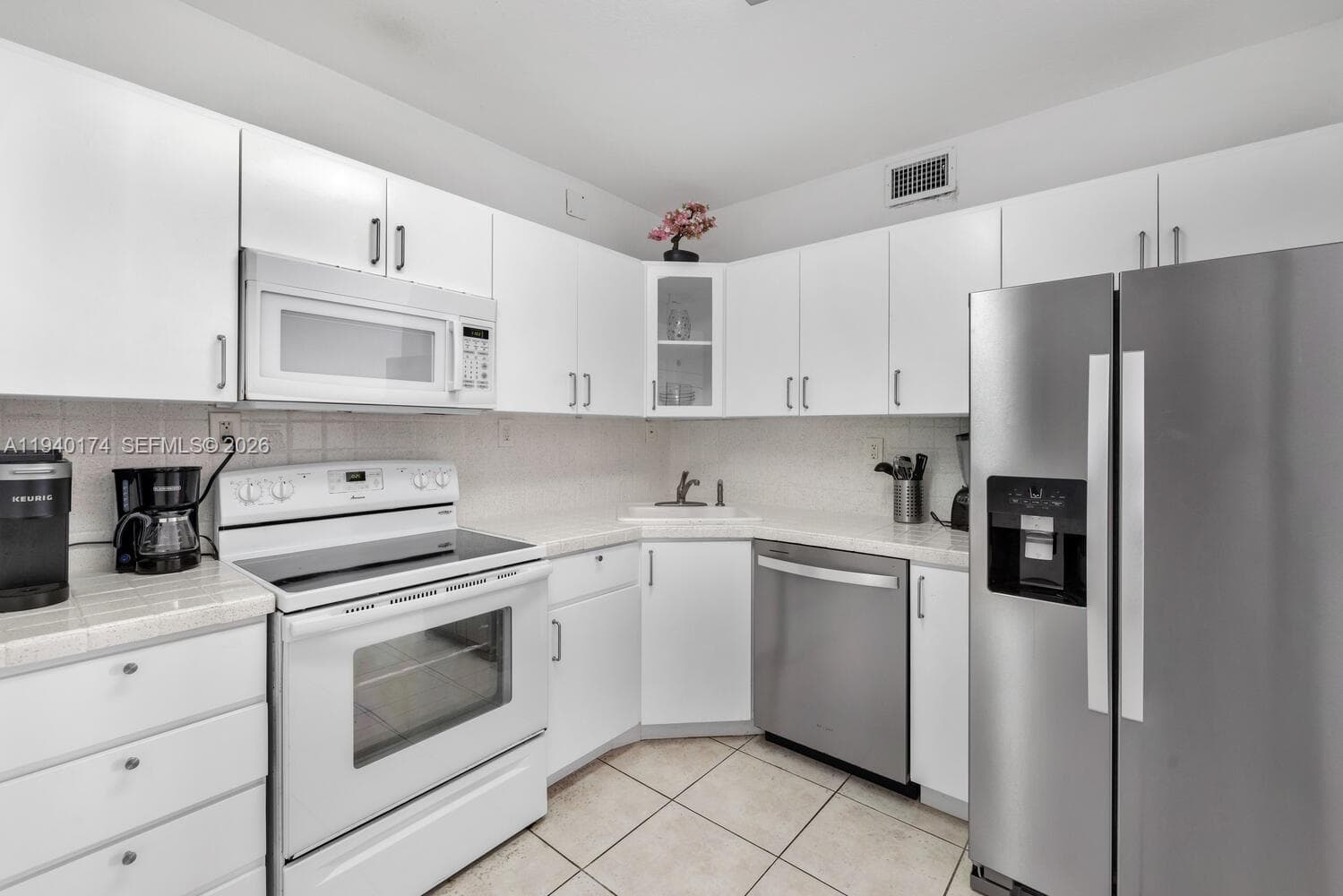 5601 Collins Ave 825 photo 12