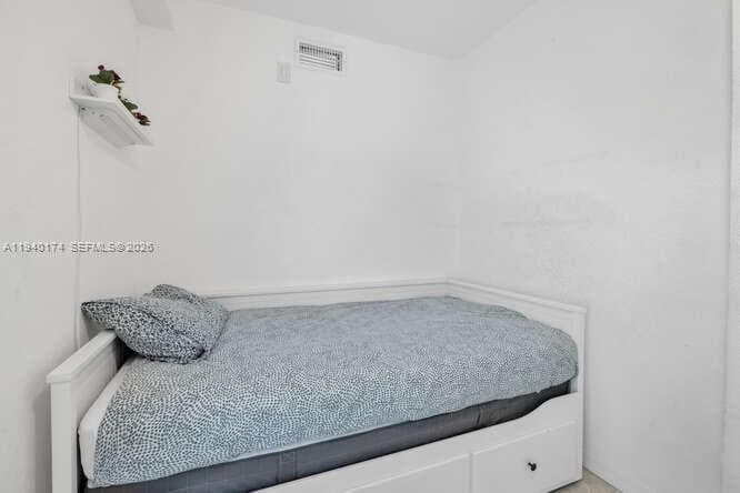 5601 Collins Ave 825 photo 24