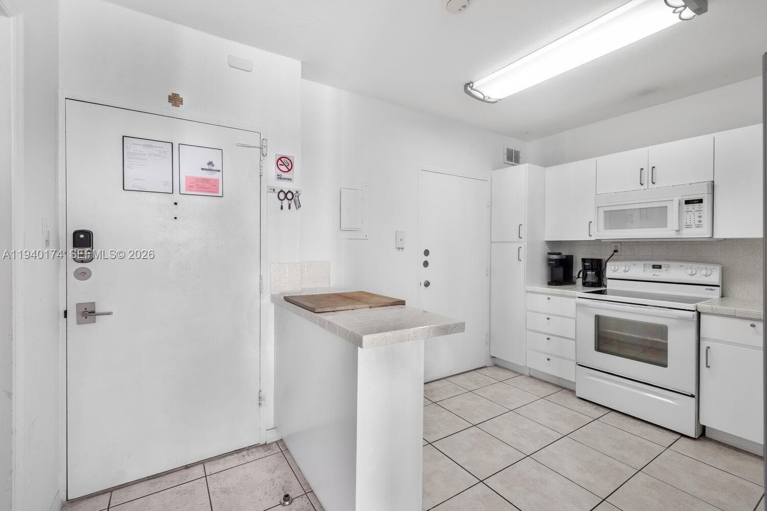 5601 Collins Ave 825 photo 11