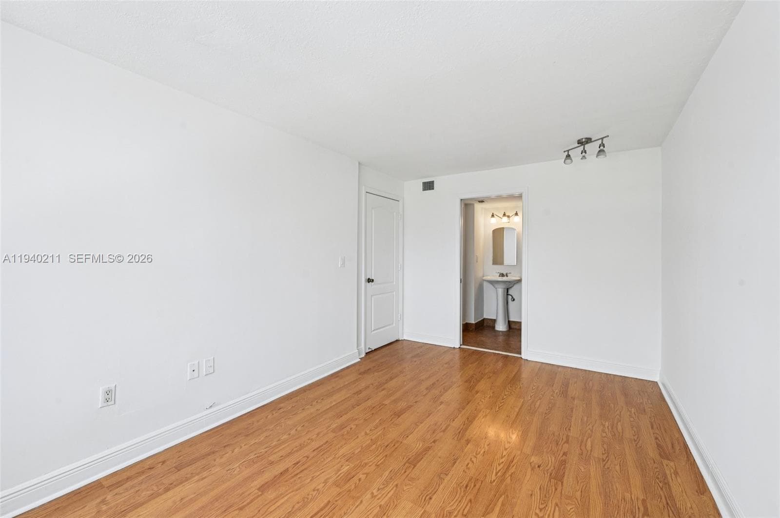 1740 NW N River Dr 614 photo 12