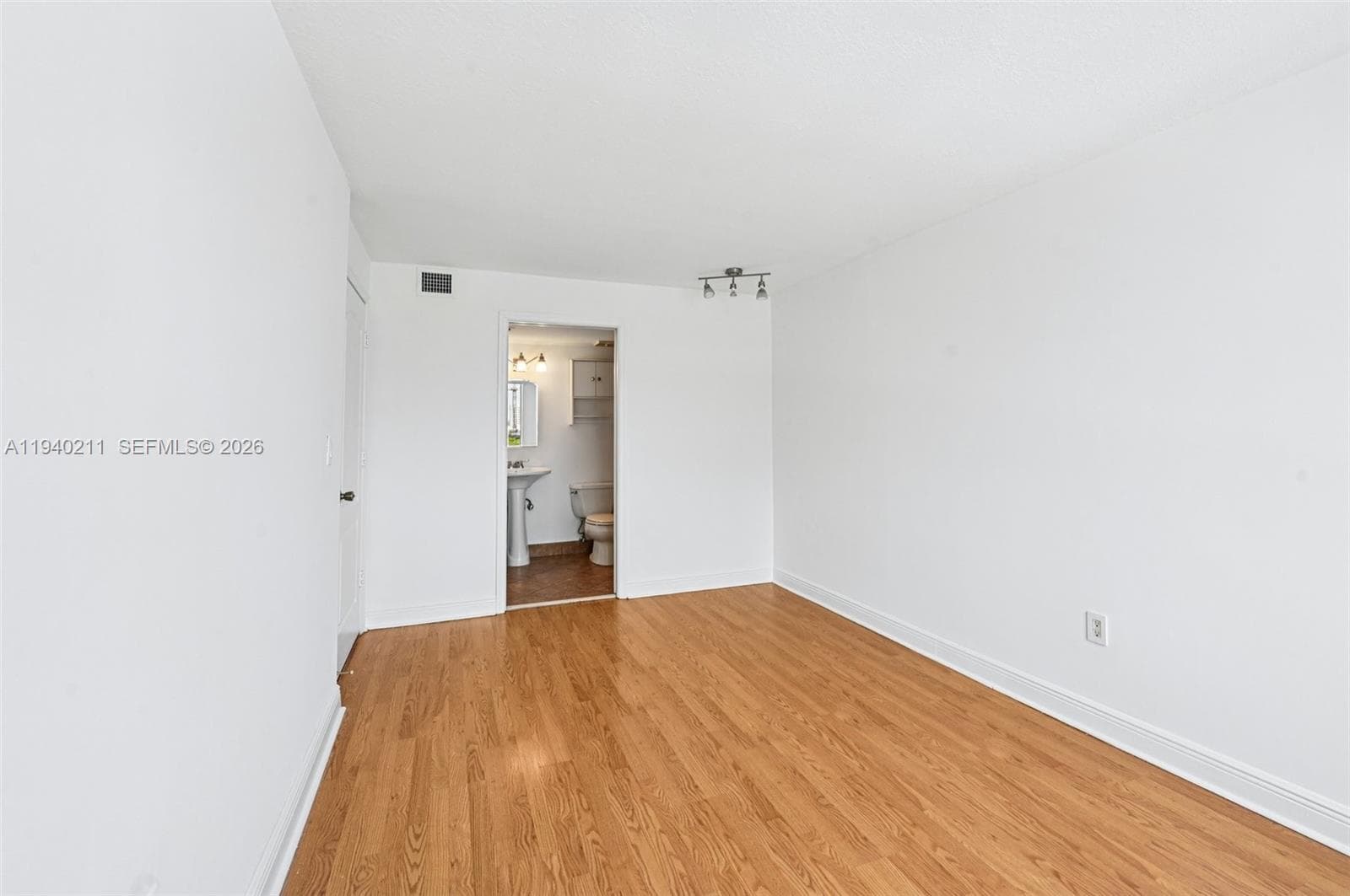 1740 NW N River Dr 614 photo 14