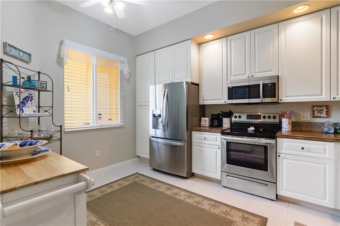19 Harbour Isle Drive 106 photo 6