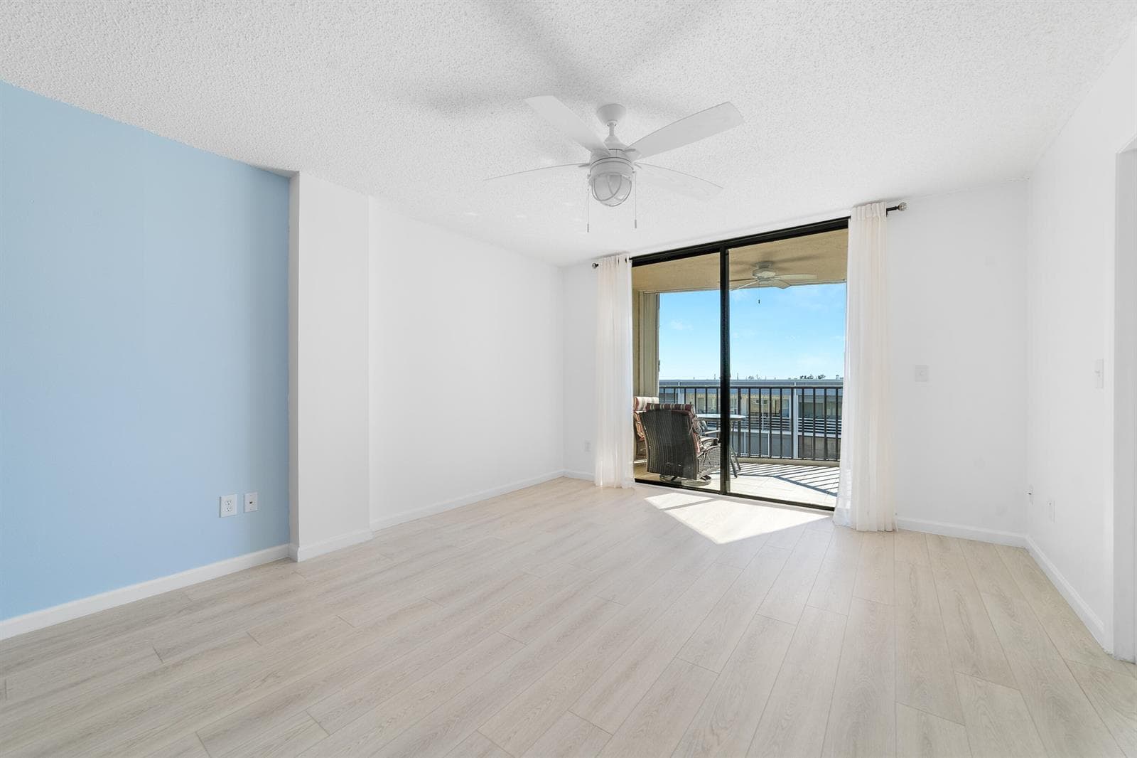 896 N Federal Highway 530 photo 6