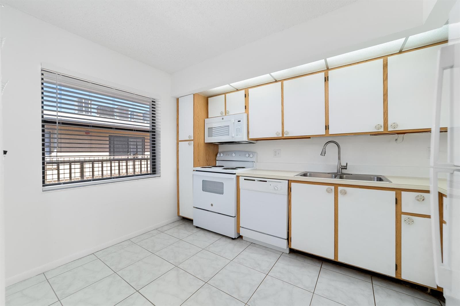896 N Federal Highway 530 photo 7