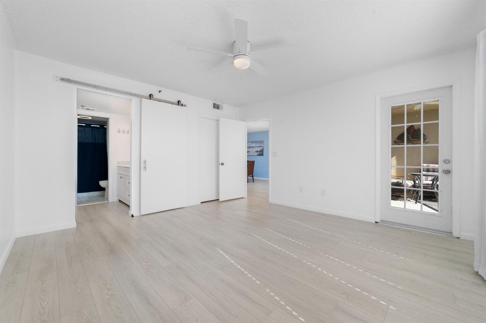 896 N Federal Highway 530 photo 10