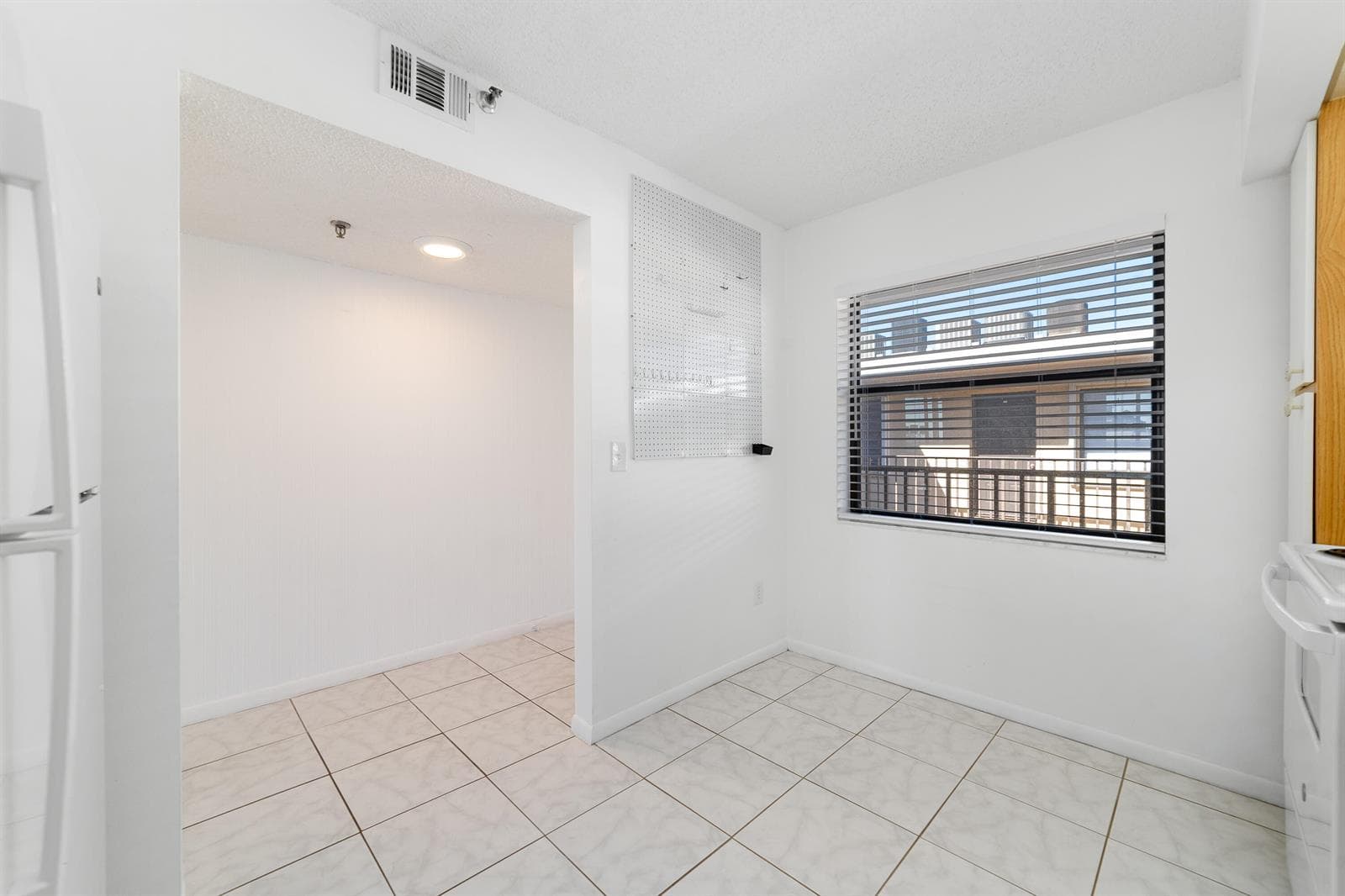 896 N Federal Highway 530 photo 19