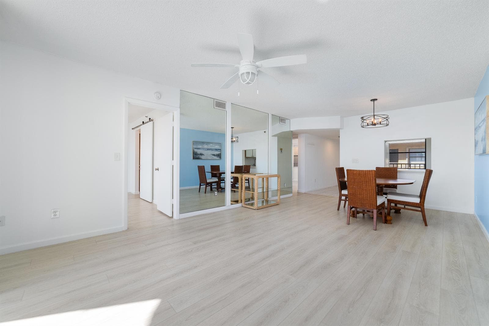 896 N Federal Highway 530 photo 4