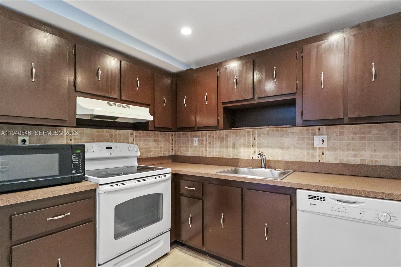 600 Three Islands Blvd 519 photo 4