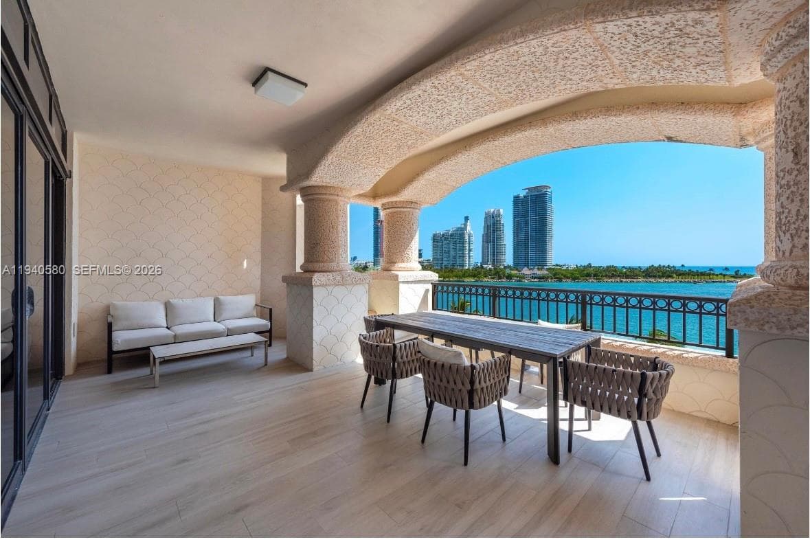 7055 Fisher Island Dr 7055 photo 2