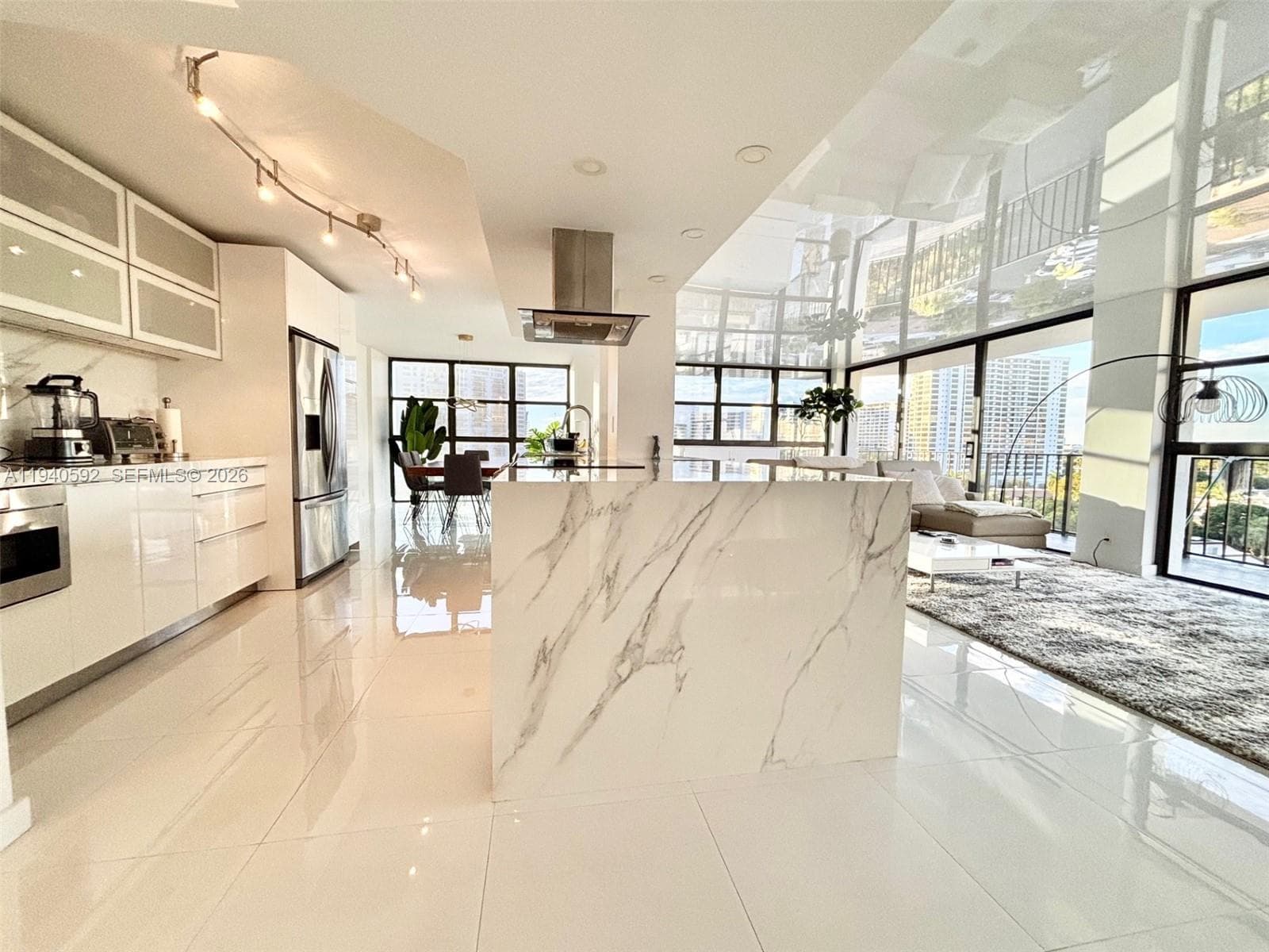 200 Leslie Dr 831 photo 2