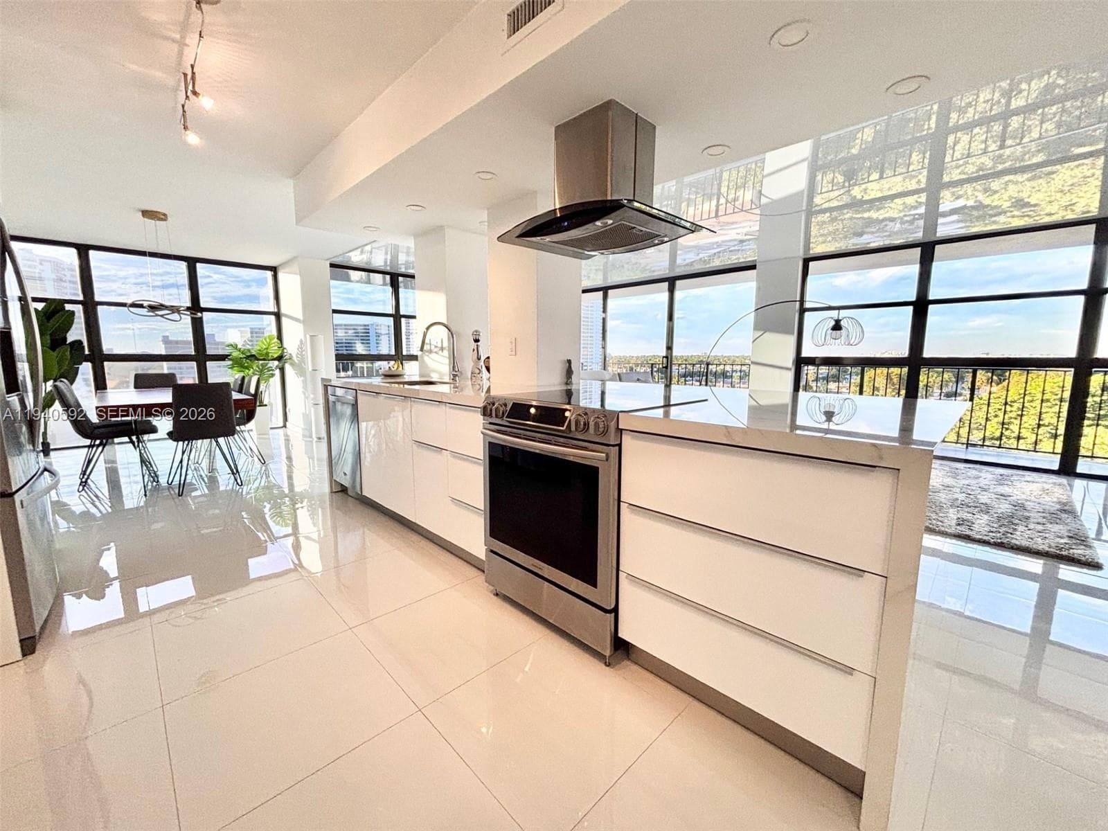 200 Leslie Dr 831 photo 4