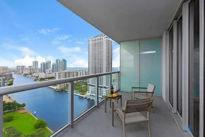 2602 E Hallandale Beach Blvd R2006 photo 23
