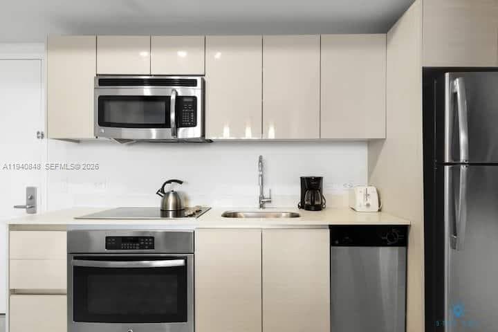 2602 E Hallandale Beach Blvd R2006 photo 2