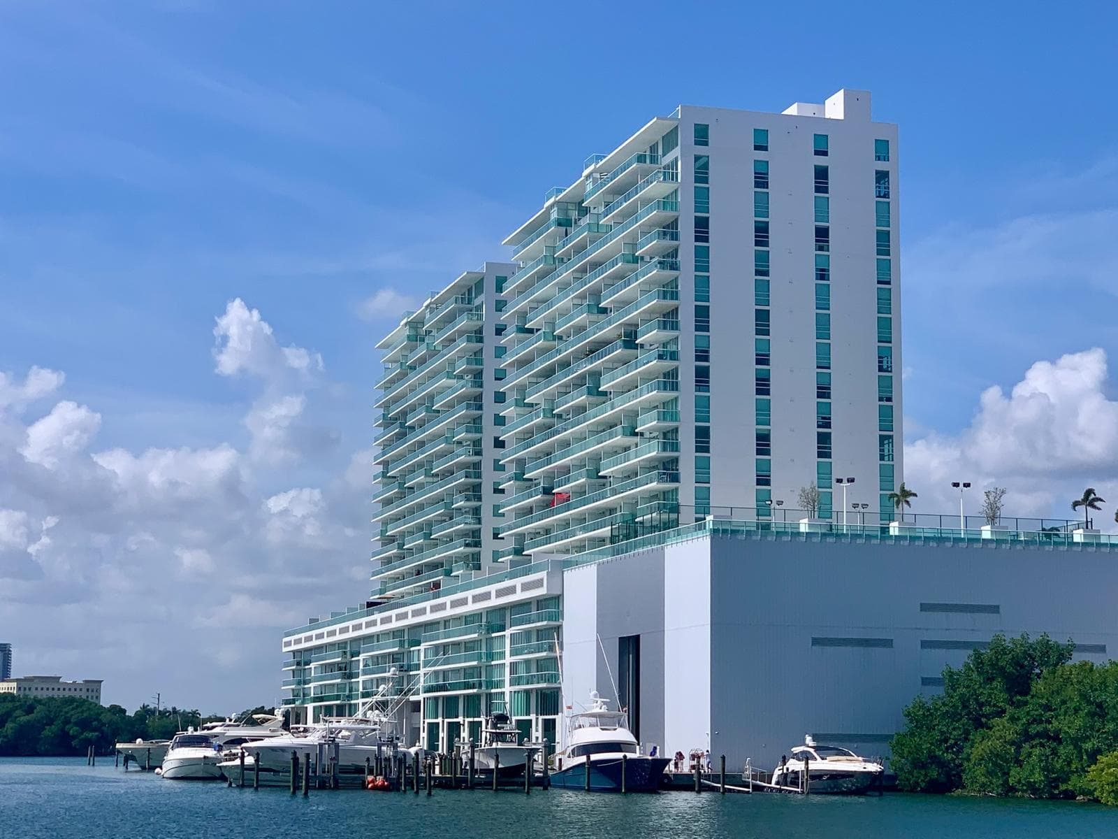 400 Sunny Isles Boulevard 1022 photo 2