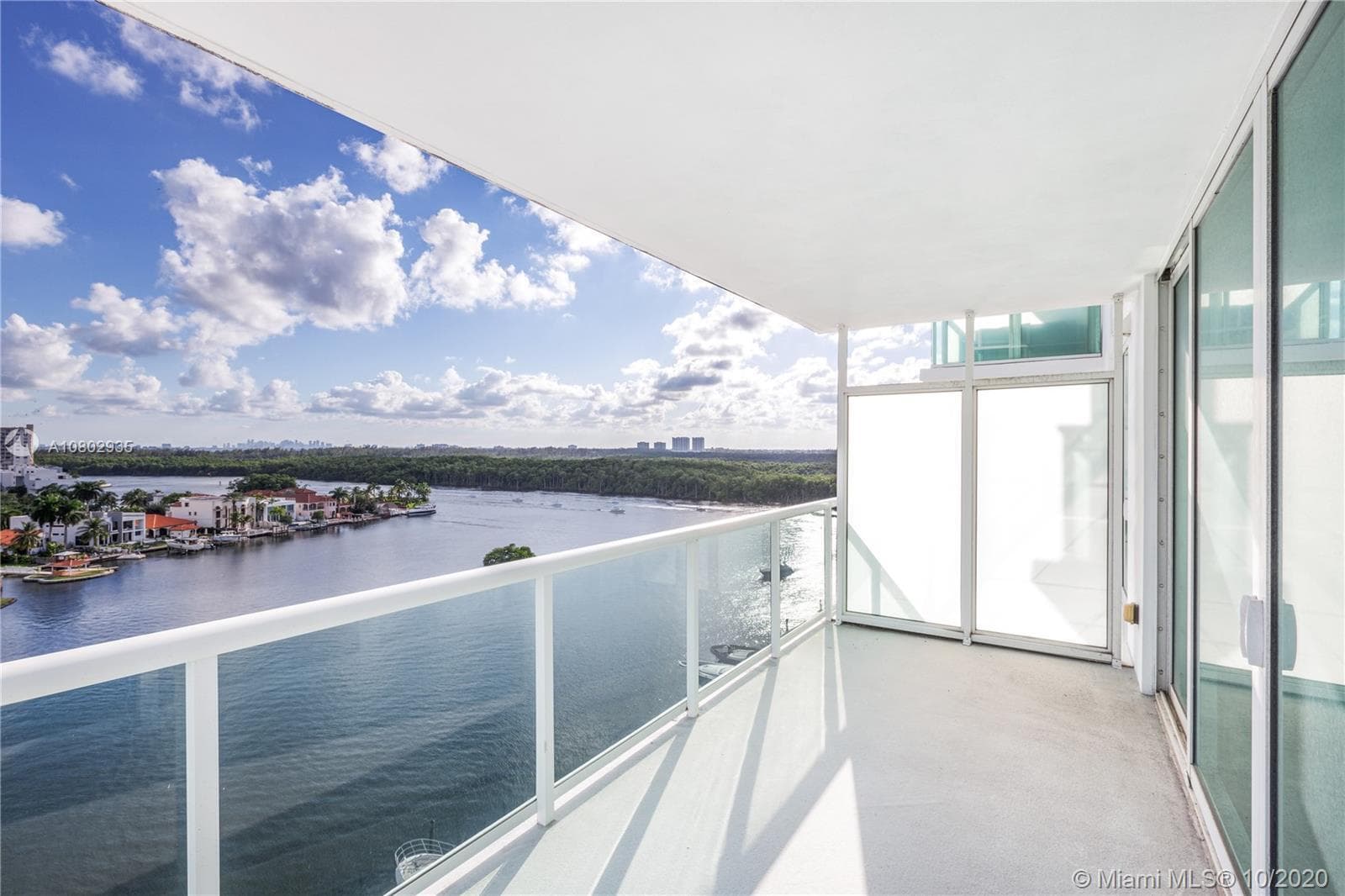 400 Sunny Isles Boulevard 1022 photo 5