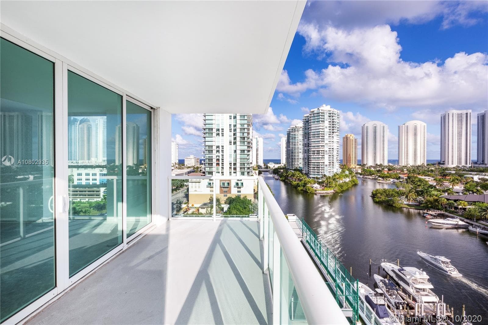 400 Sunny Isles Boulevard 1022 photo 4