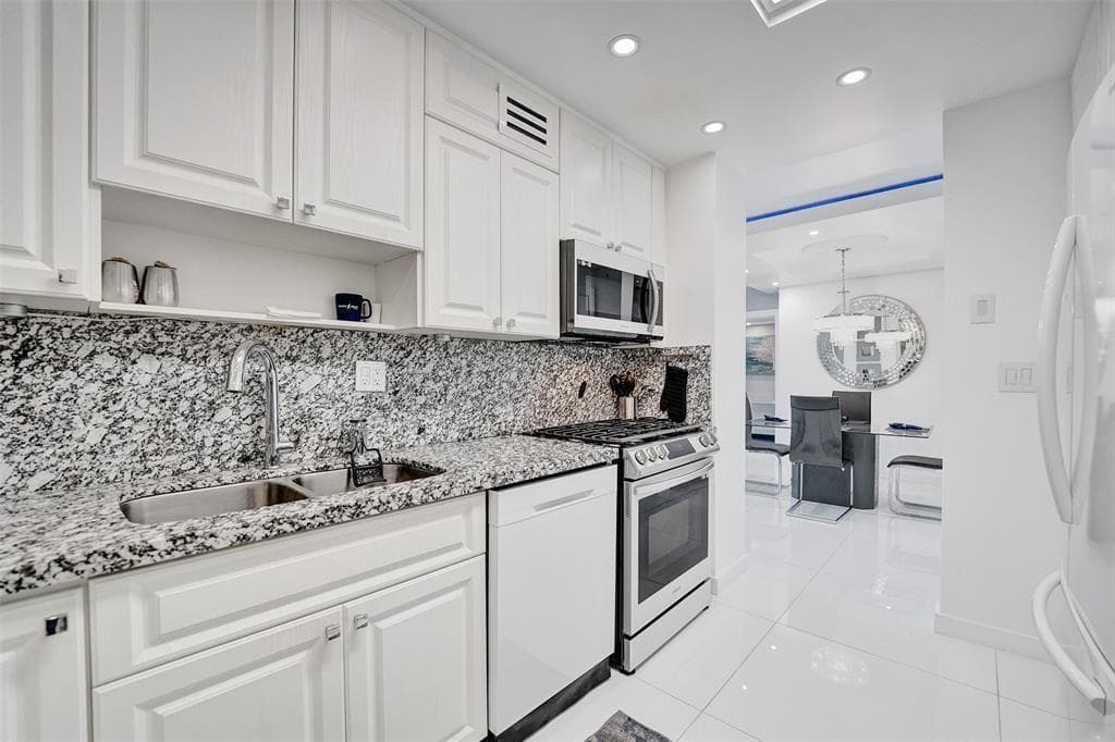 2030 S Ocean Drive 510 photo 6