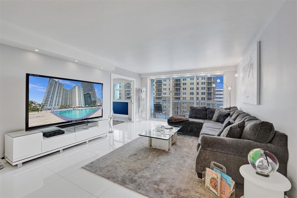 2030 S Ocean Drive 510 photo 17