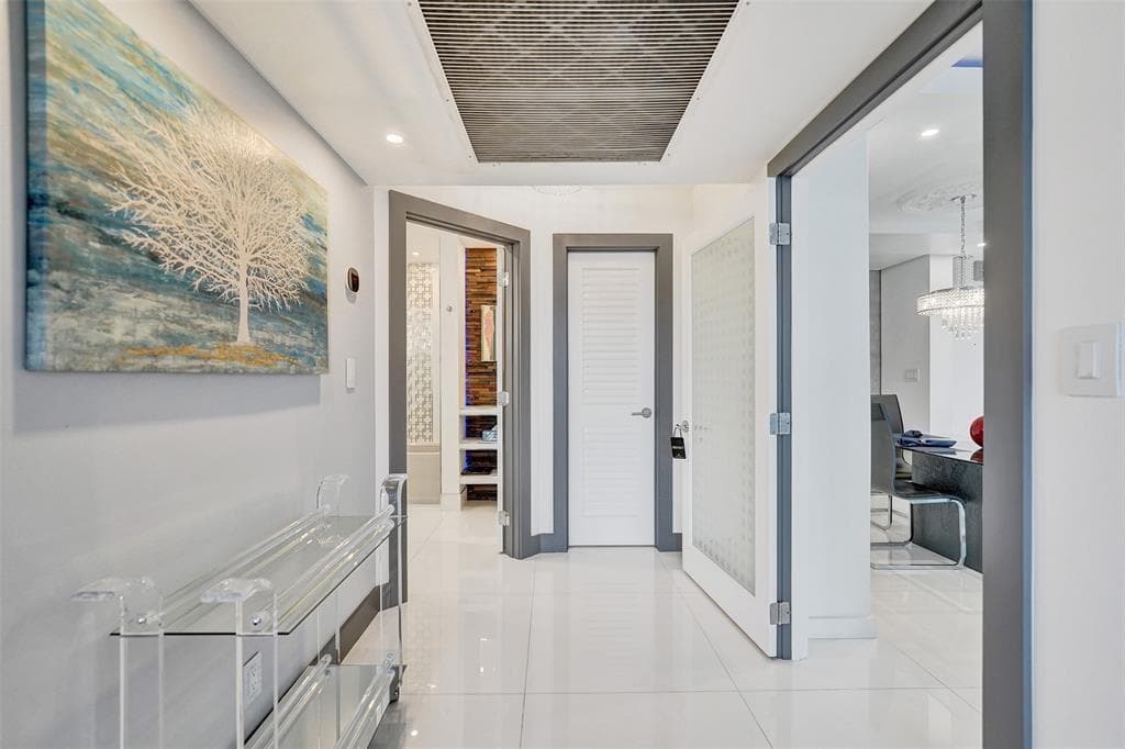 2030 S Ocean Drive 510 photo 22