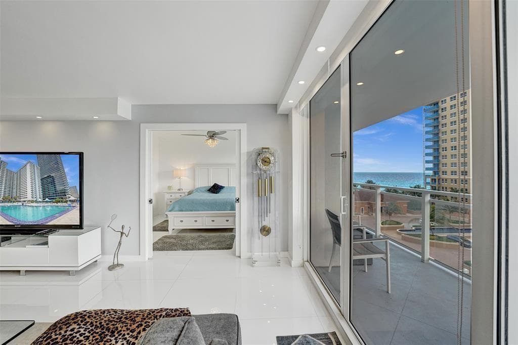 2030 S Ocean Drive 510 photo 10