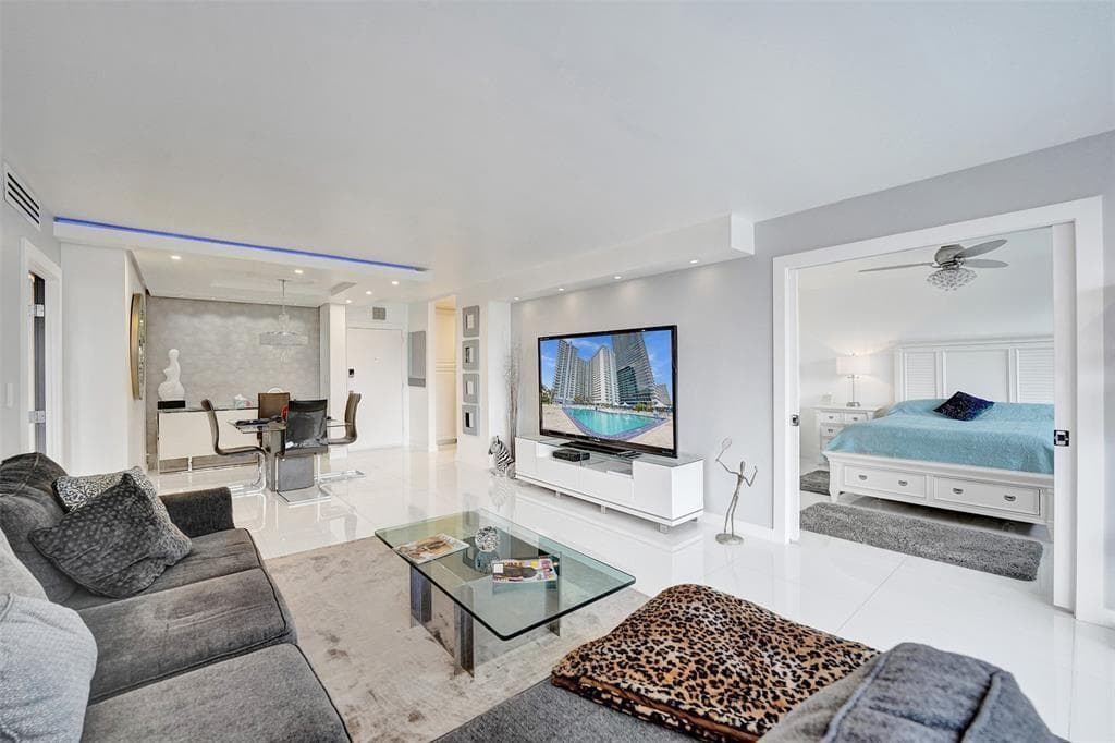 2030 S Ocean Drive 510 photo 11