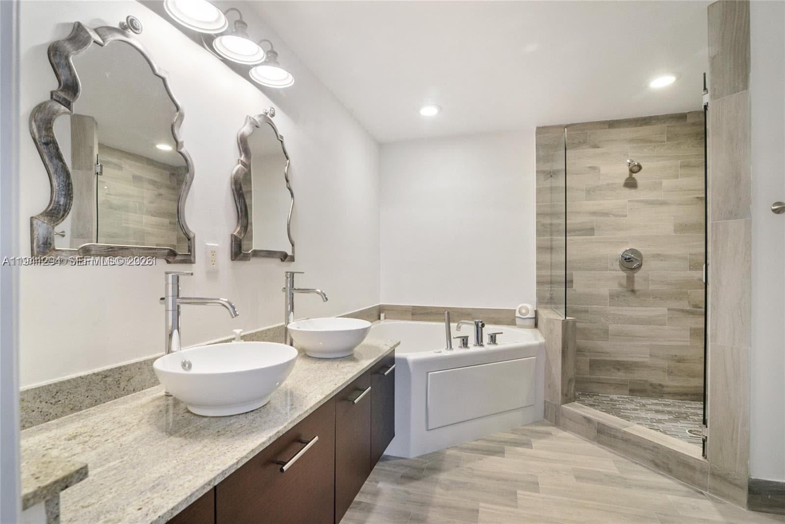 3029 NE 188th St 505 photo 4