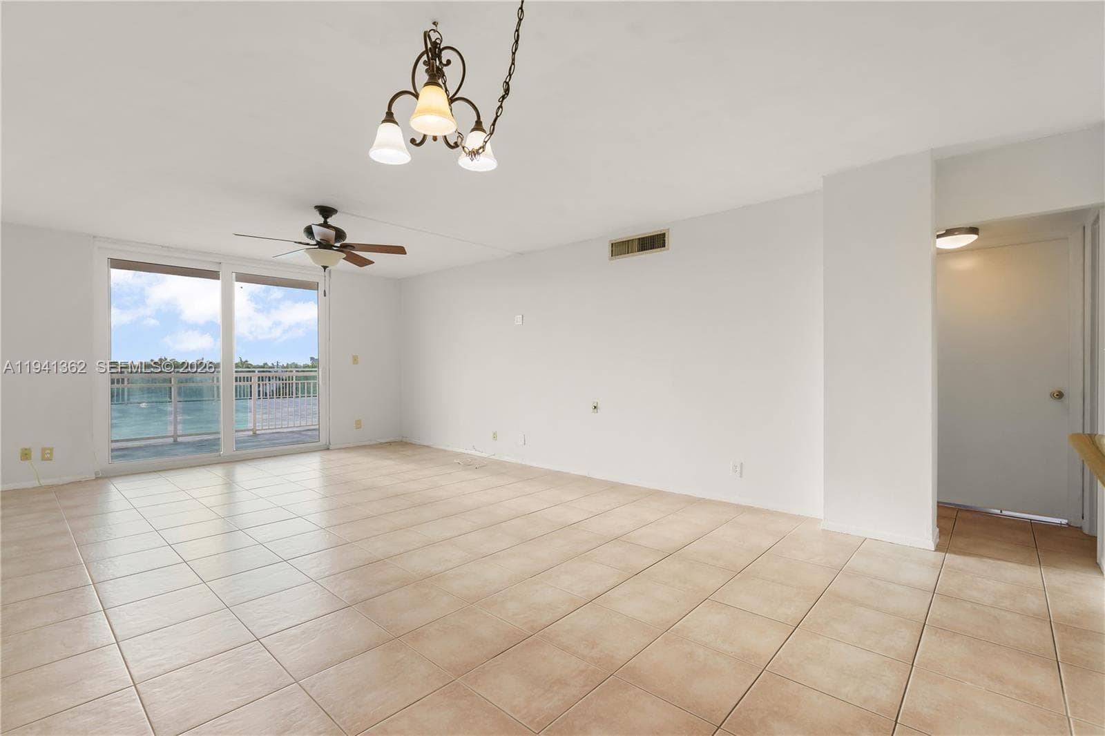 437 Golden Isles Dr 4D photo 12