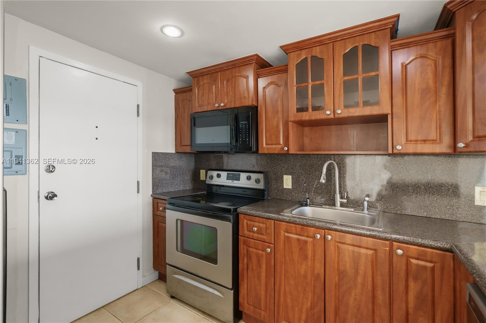 437 Golden Isles Dr 4D photo 3