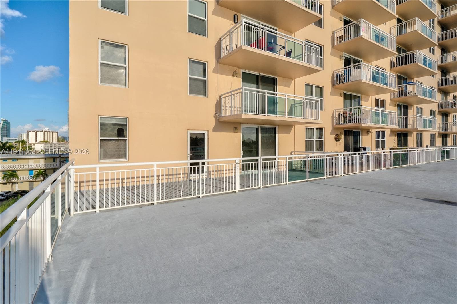 437 Golden Isles Dr 4D photo 20
