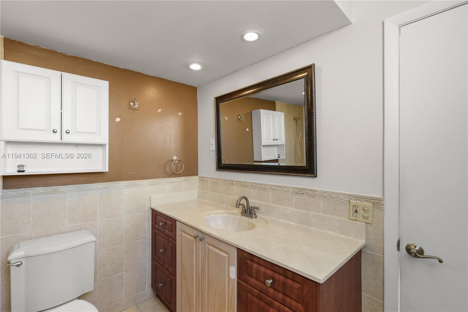 437 Golden Isles Dr 4D photo 9