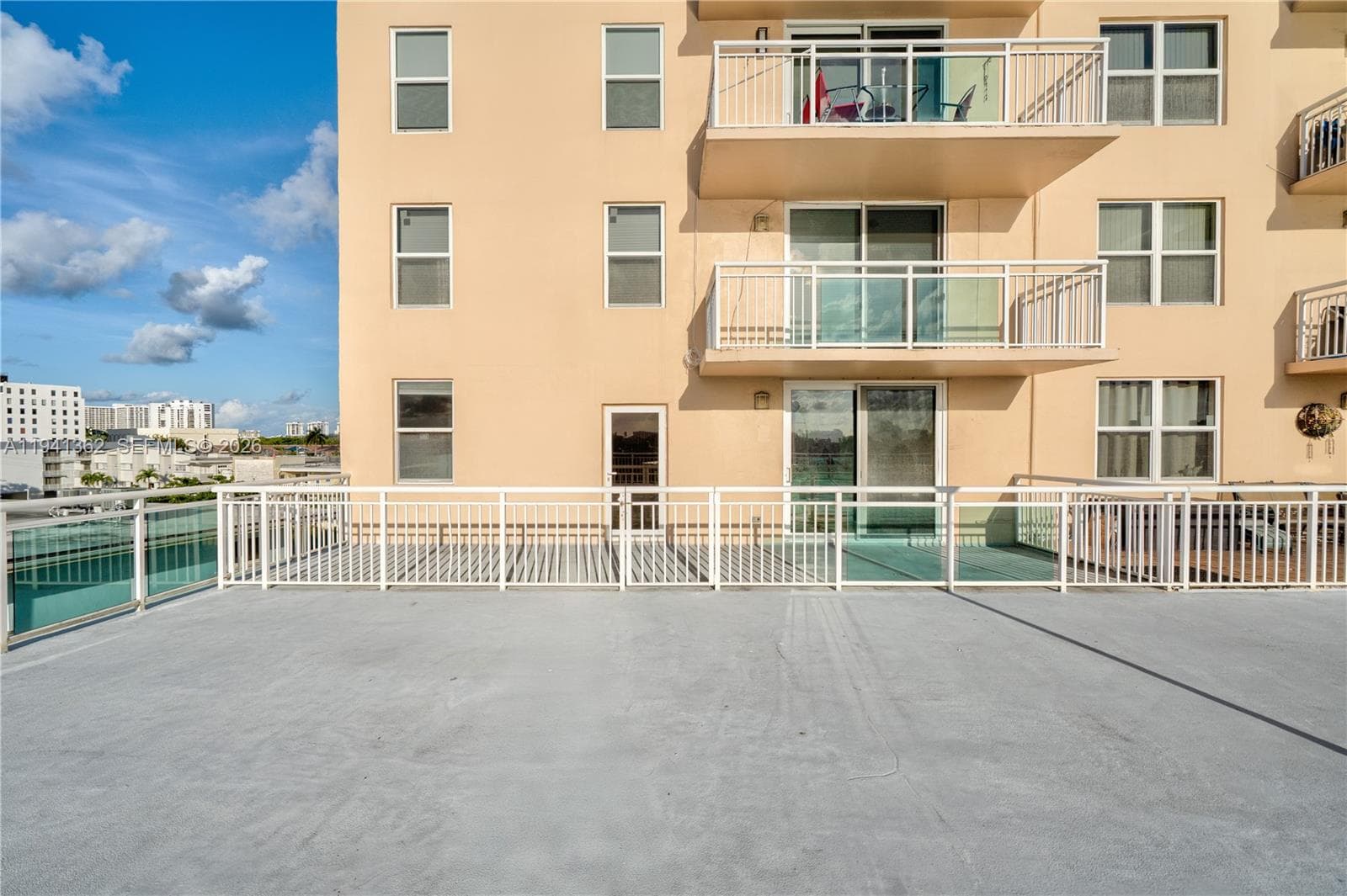 437 Golden Isles Dr 4D photo 24