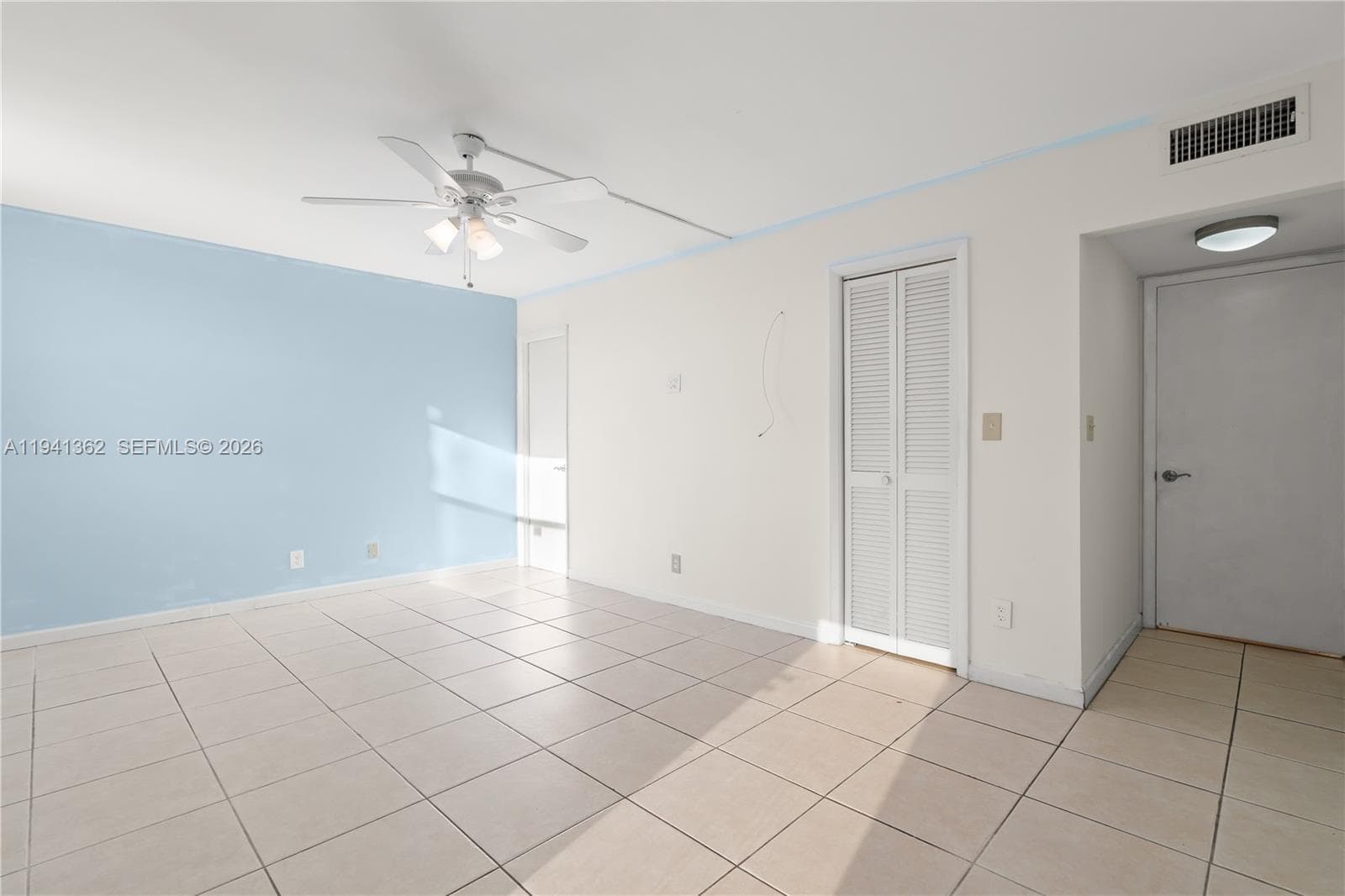 437 Golden Isles Dr 4D photo 10