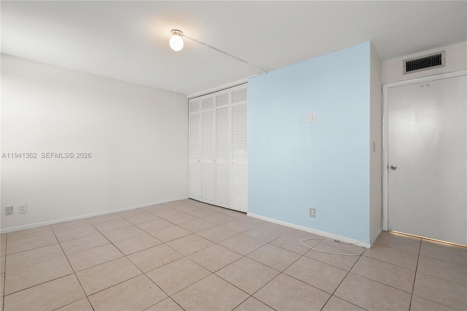 437 Golden Isles Dr 4D photo 14