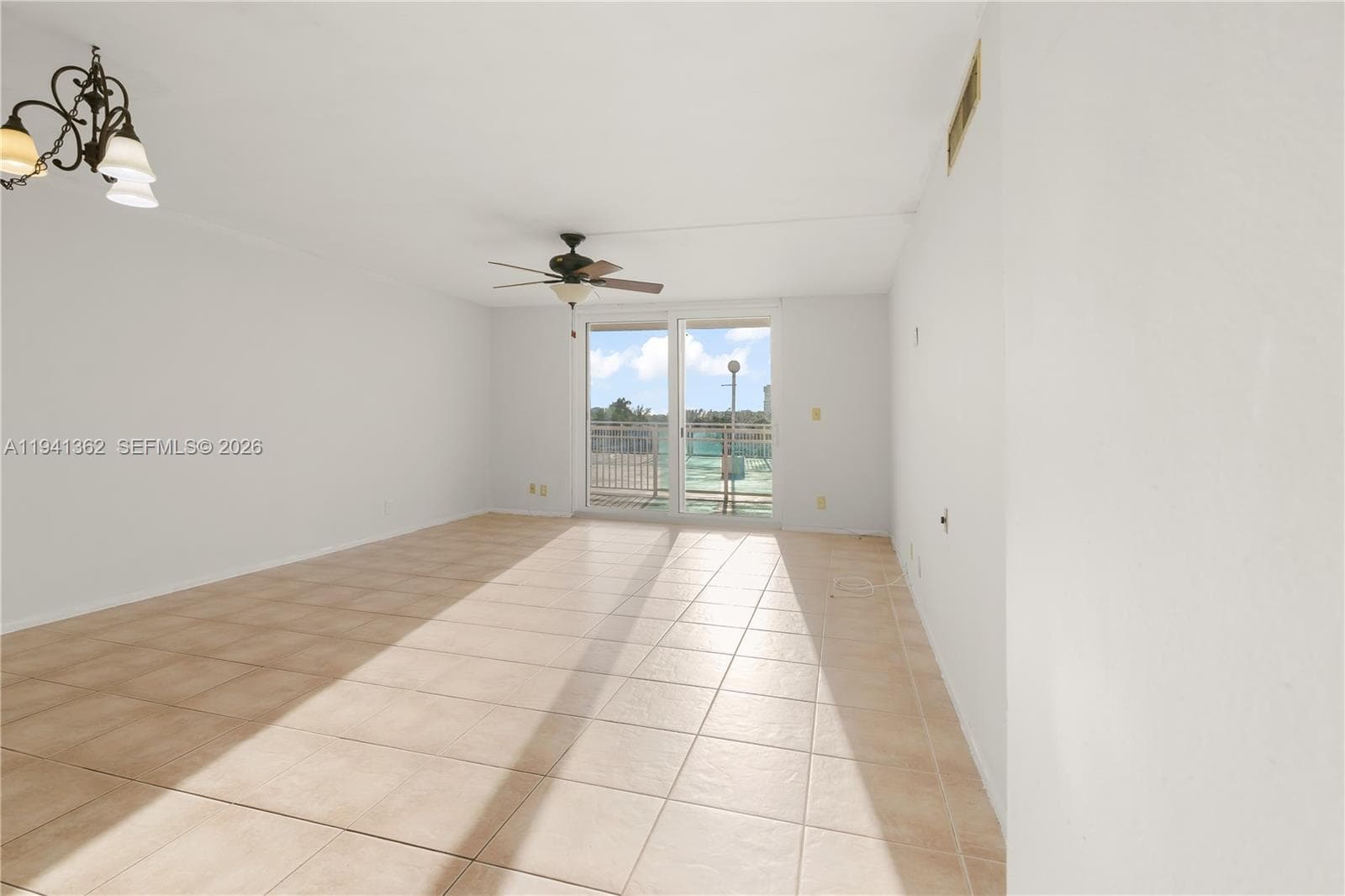 437 Golden Isles Dr 4D photo 18