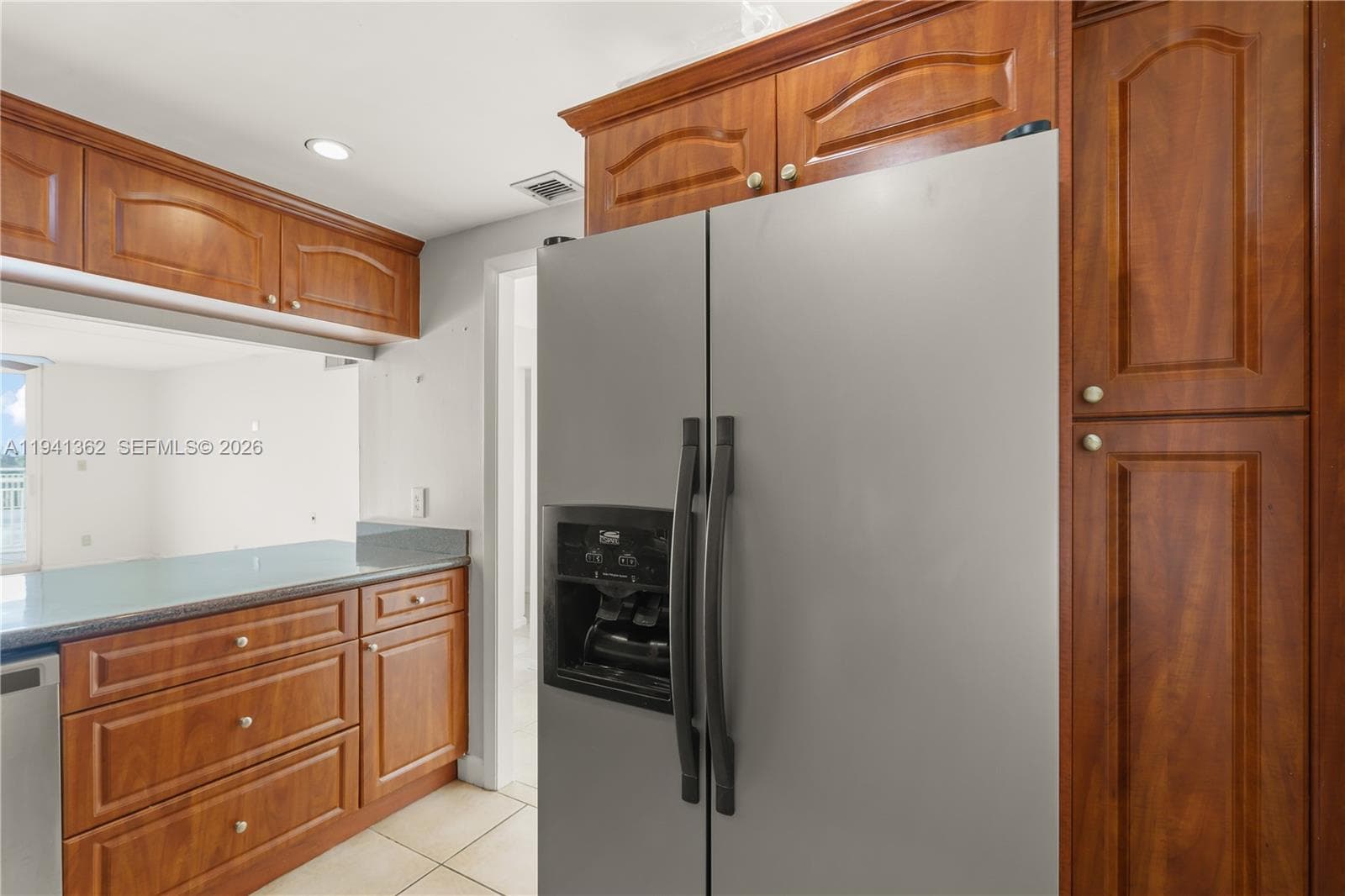 437 Golden Isles Dr 4D photo 4