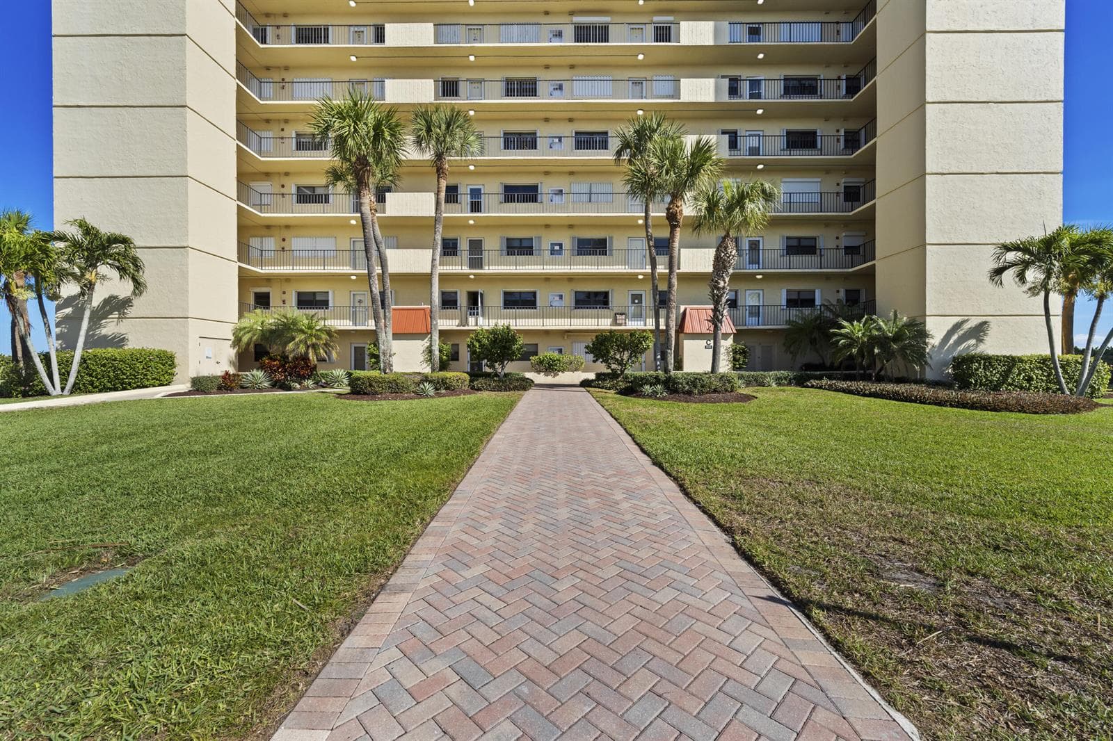 7420 S Ocean Drive 113 photo 2