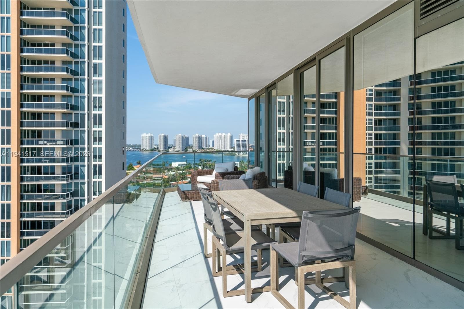 18975 Collins Ave 1104 photo 8