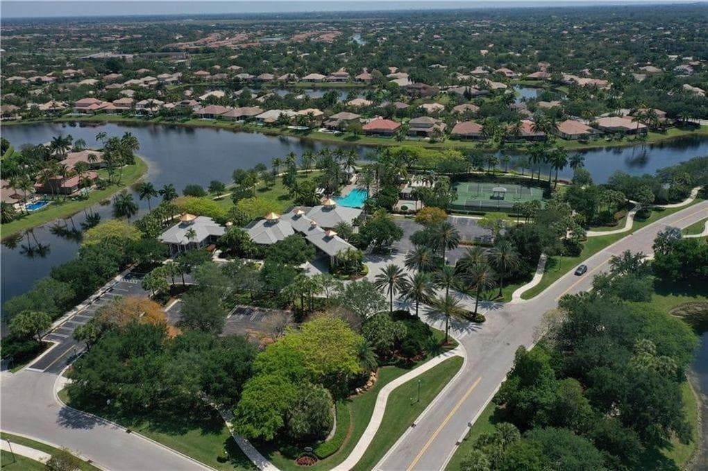 11224 NW 65th Court photo 2