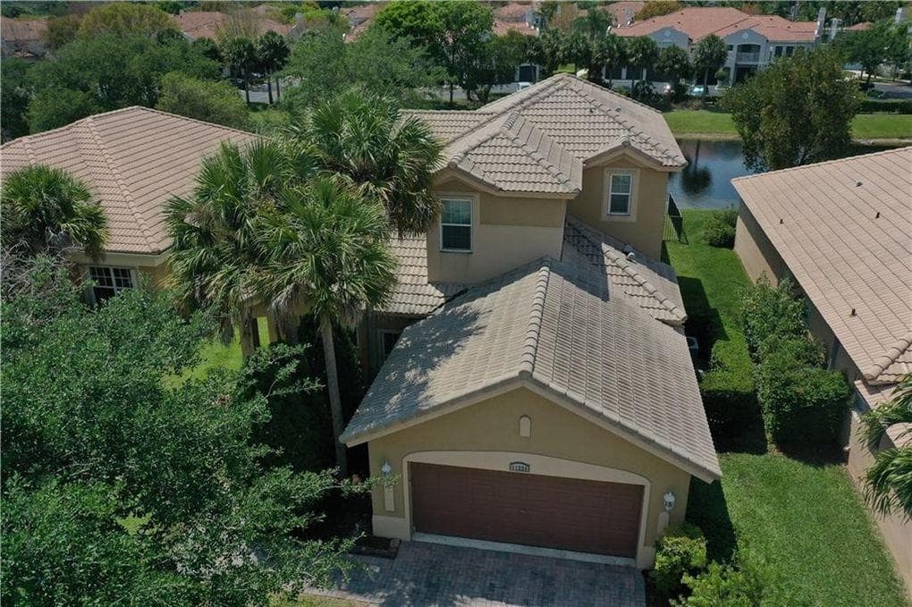 11224 NW 65th Court photo 3