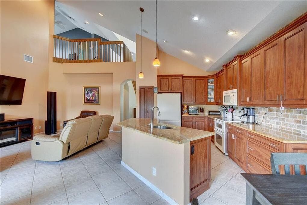 11224 NW 65th Court photo 4