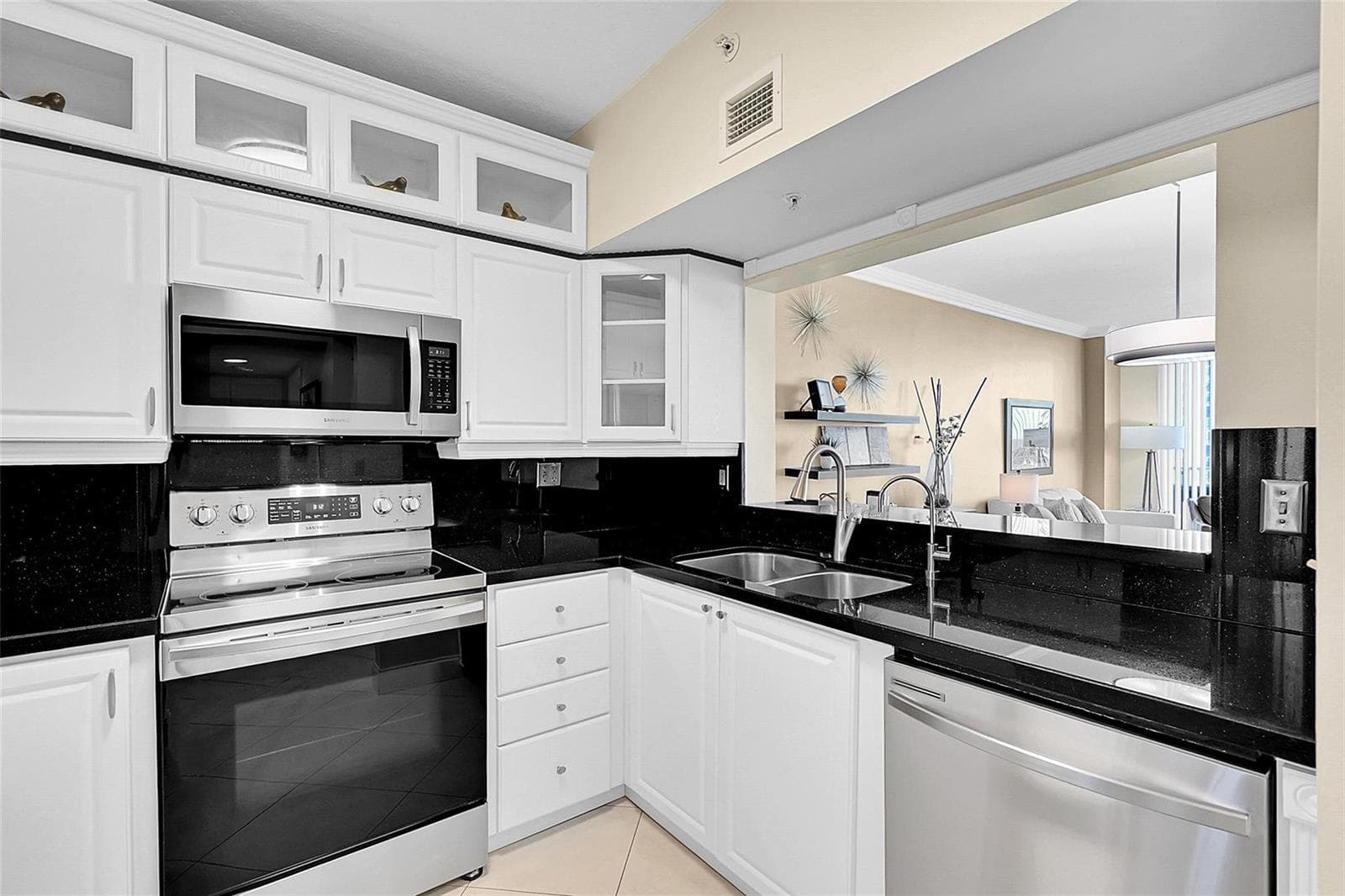 3020 NE 32nd Avenue 805 photo 10