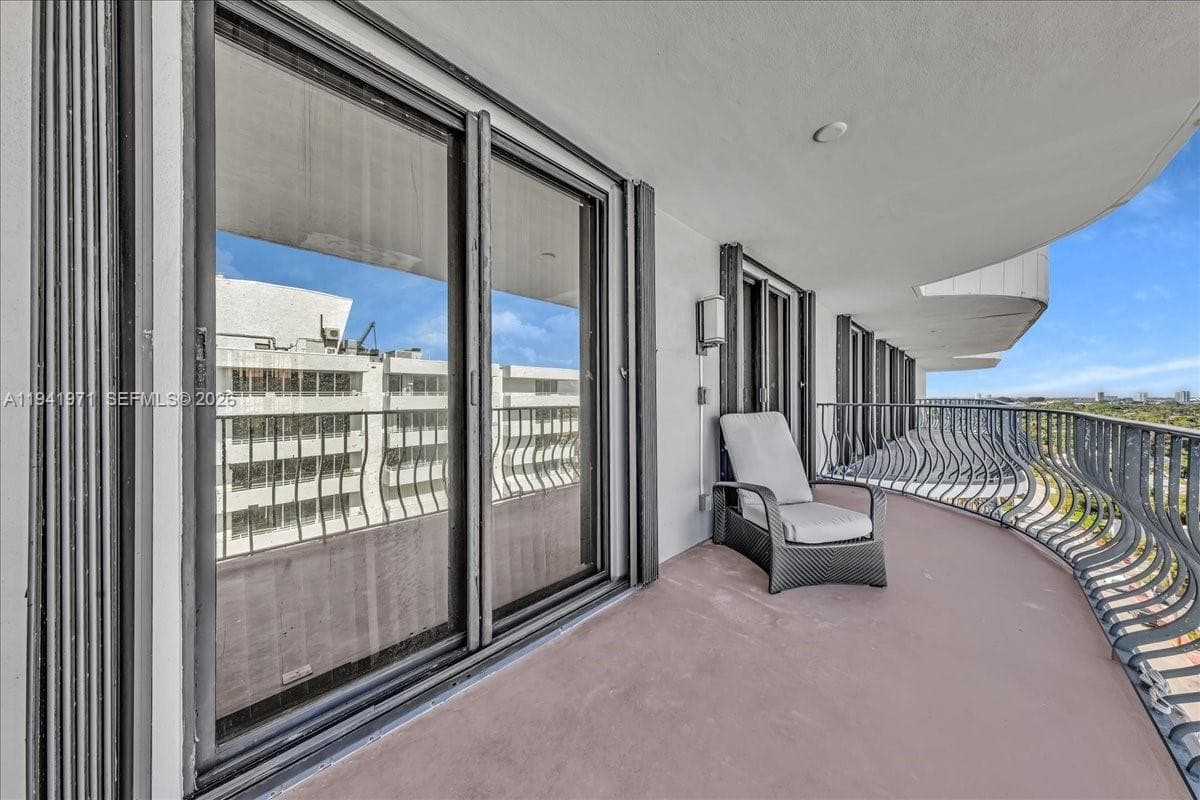 8877 Collins Ave PH-2 photo 25