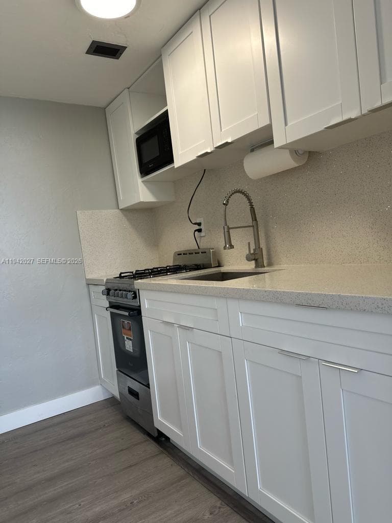6484 Indian Creek Dr 220 photo 9