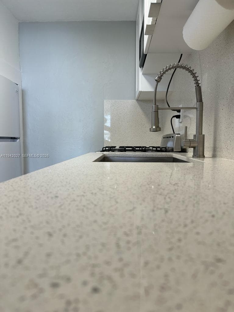 6484 Indian Creek Dr 220 photo 8